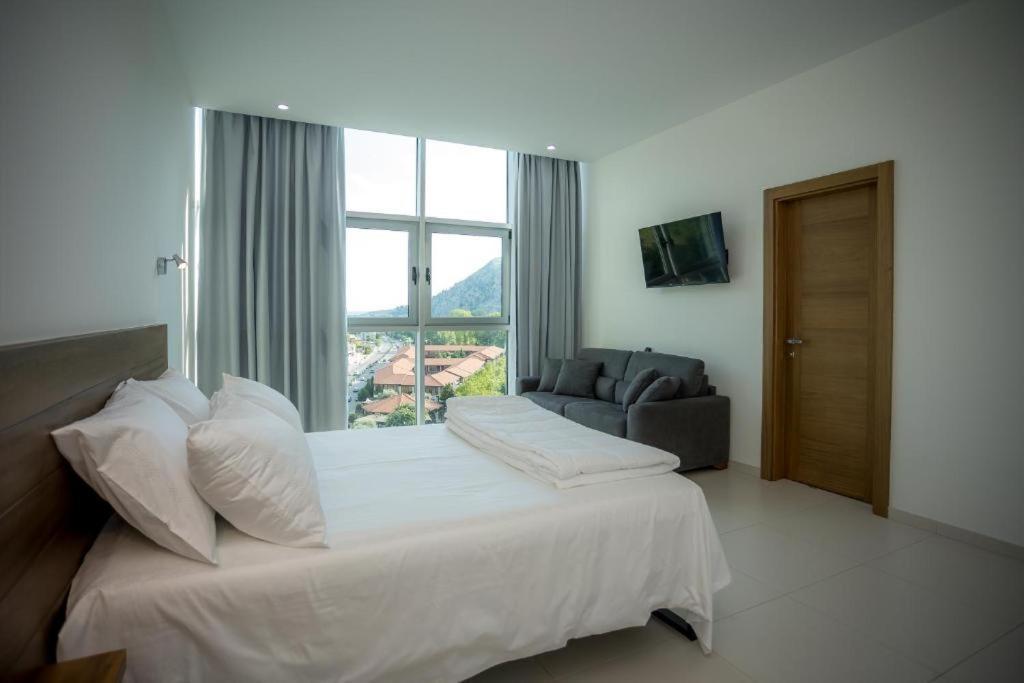 Sky Hotel Shkodër エクステリア 写真