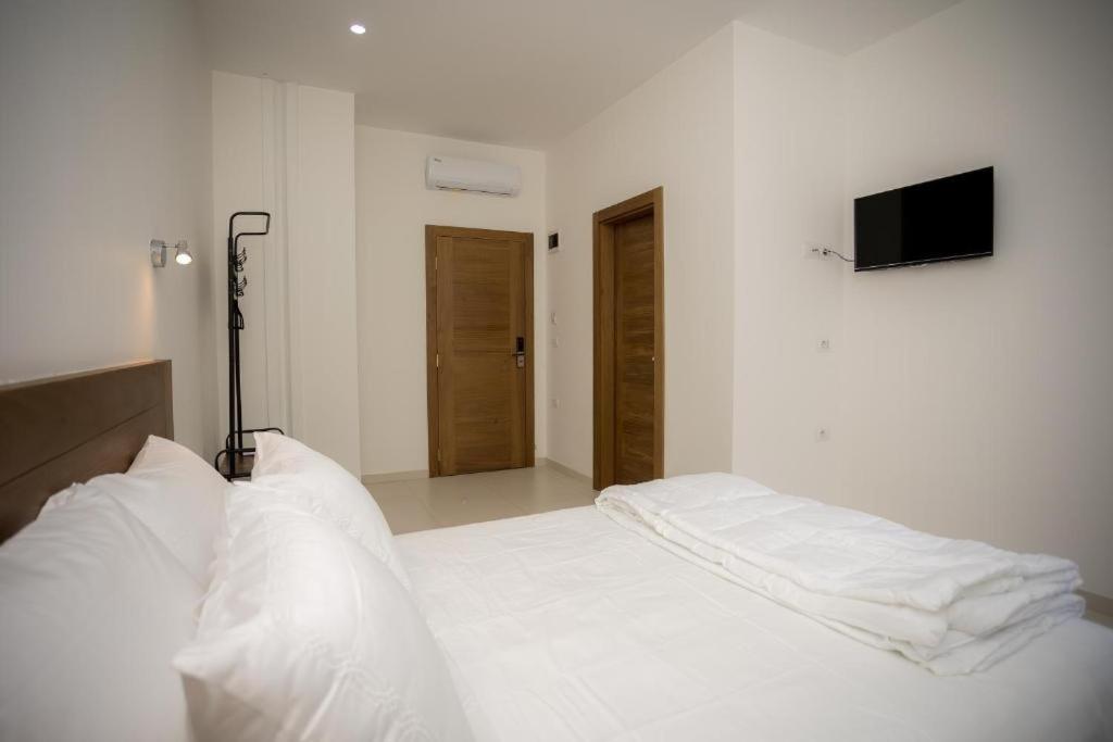 Sky Hotel Shkodër エクステリア 写真