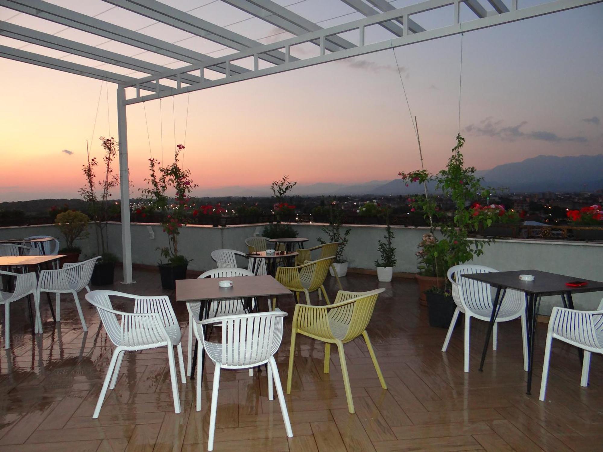 Sky Hotel Shkodër エクステリア 写真