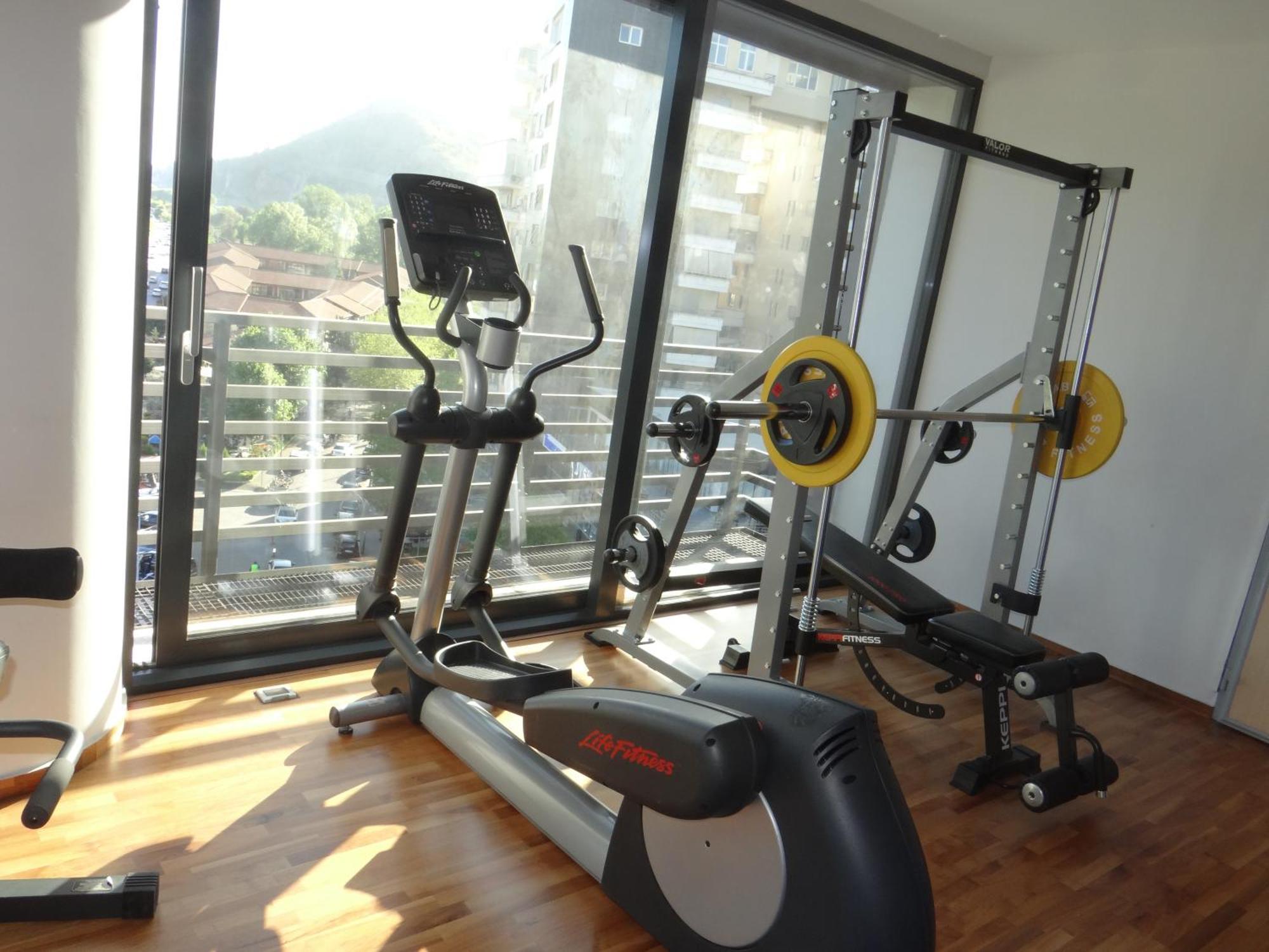 Sky Hotel Shkodër エクステリア 写真